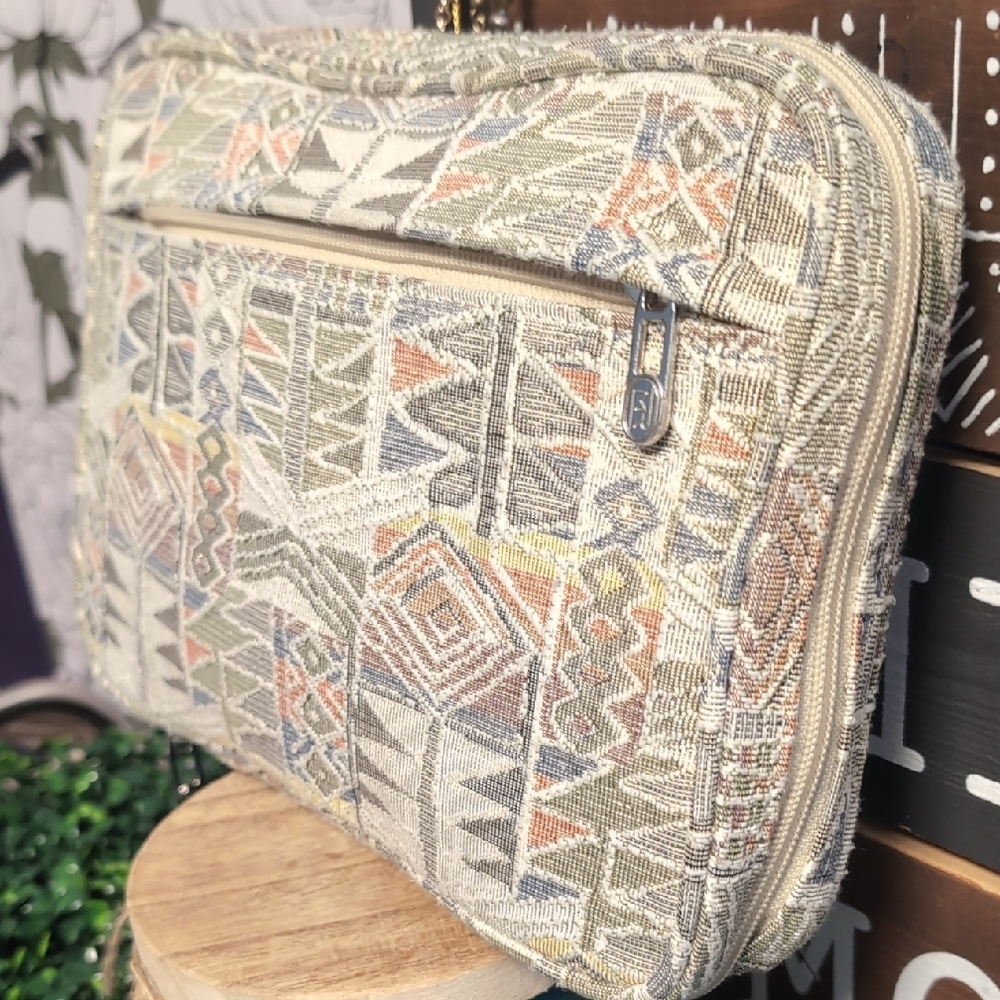Glittering Gold Tapestry Carpet Cosmetics Bag - Picture 2 of 15